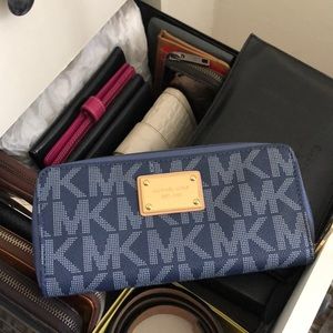 Michael Kors Logo Wallet